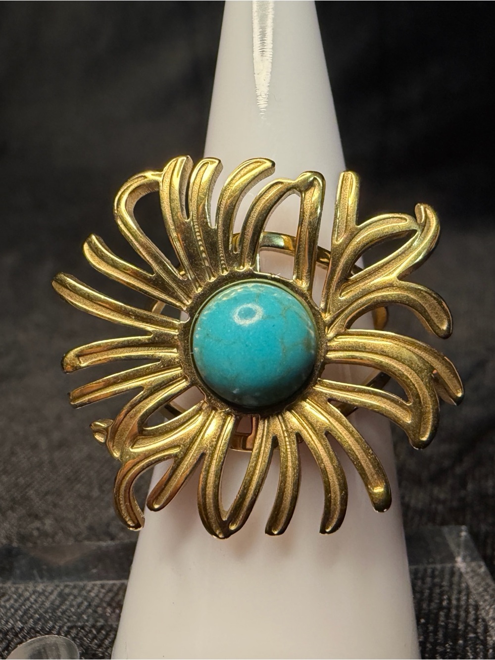 Turquoise Flower Cocktail Ring adjustable Bezel Set Round 25mm wide brand new